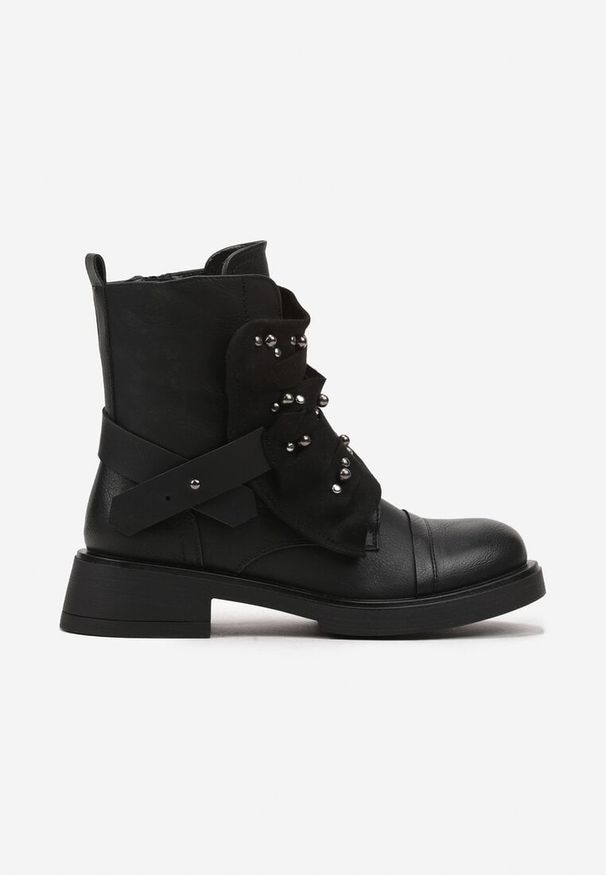Born2be - Czarne Streetwearowe Botki z Naszywką Nitami i Paskami Rorista. Okazja: na co dzień. Zapięcie: pasek. Kolor: czarny. Materiał: jeans. Wzór: aplikacja. Obcas: na obcasie. Styl: casual, elegancki, rockowy. Wysokość obcasa: średni