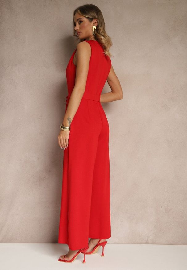 Renee - Czerwony Kombinezon o Taliowanym Kroju z Wiskozą i Paskiem Raliorea. Kolor: czerwony. Materiał: wiskoza. Styl: elegancki