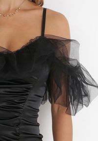 Born2be - Czarna Sukienka Mini na Cienkich Ramiączkach z Falbankami Ghomia. Typ kołnierza: kołnierz z falbankami. Kolor: czarny. Materiał: materiał. Długość rękawa: na ramiączkach. Długość: mini #4