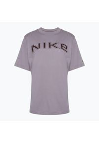 Koszulka damska Nike Sportswear Loose Graphic. Kolor: fioletowy