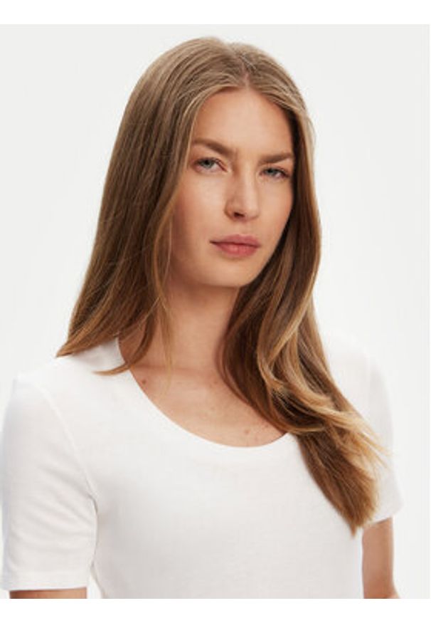 United Colors of Benetton - United Colors Of Benetton T-Shirt 3GA2D1066 Biały Slim Fit. Kolor: biały. Materiał: bawełna