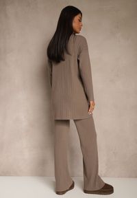 Renee - Ciemnobeżowy Komplet z Dzianiny z Bawełną Spodnie Wide Leg i Sweter Lanneia. Kolekcja: plus size. Kolor: beżowy. Materiał: bawełna, dzianina #4