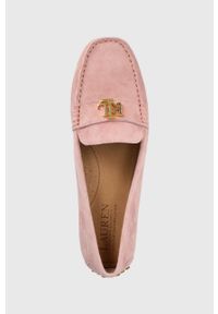 Lauren Ralph Lauren mokasyny zamszowe BARNSBURY damskie kolor różowy na płaskim obcasie. Nosek buta: okrągły. Kolor: różowy. Materiał: zamsz. Wzór: gładki. Obcas: na obcasie. Wysokość obcasa: niski