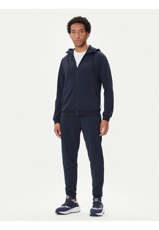 EA7 Emporio Armani Dres 7M000665 AF12501 UB102 Granatowy Regular Fit. Kolor: niebieski. Materiał: syntetyk