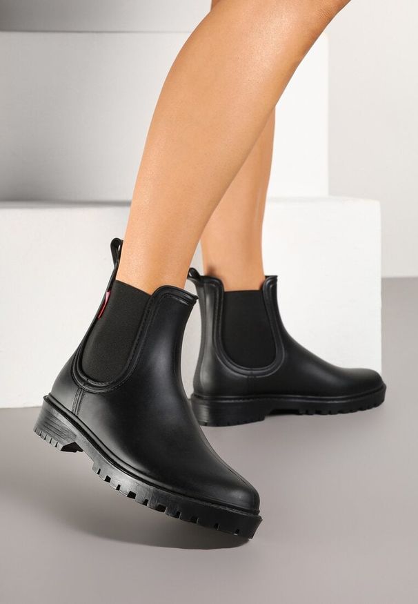 Born2be - Czarne Kalosze w Stylu Sztybletów Bellexia. Okazja: na co dzień. Kolor: czarny. Materiał: jeans. Obcas: na obcasie. Styl: klasyczny, casual, elegancki. Wysokość obcasa: niski