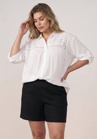 Born2be - Biała Koszula z Bawełną na Lato w Stylu Boho Ozdobiona Koronką Cinnamis. Okazja: na co dzień. Kolor: biały. Materiał: bawełna, koronka. Wzór: aplikacja, koronka. Sezon: lato. Styl: boho #6