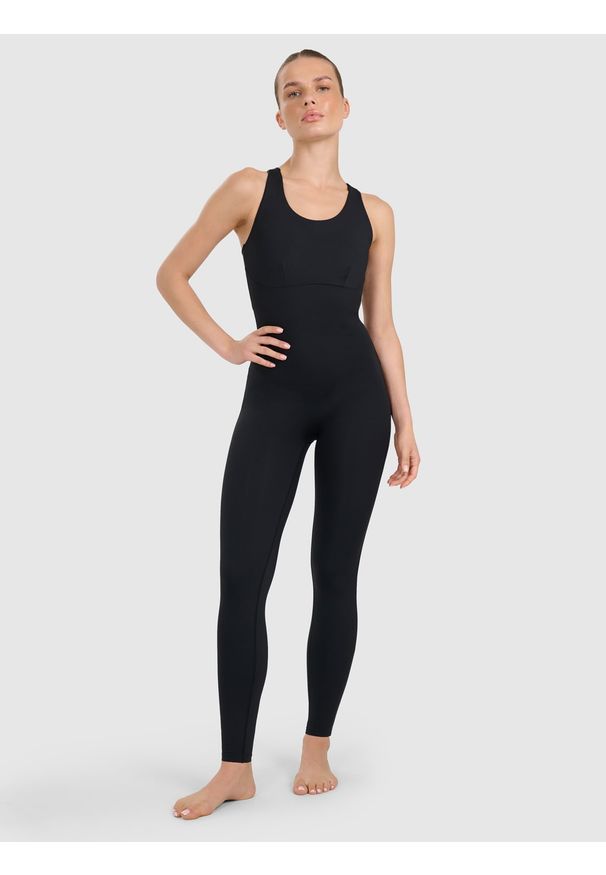 4f - 4F Kombinezon do jogi i pilatesu szybkoschnący damski - czarny L. Kolor: czarny. Materiał: dzianina, elastan, tkanina, syntetyk, materiał, skóra. Wzór: gładki, ze splotem. Sport: joga i pilates