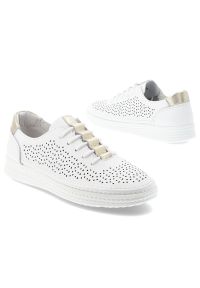 Sneakersy damskie S.Barski, cholewka skóra naturalna perforowana wiązanie klasyczne niski fason zaokrąglony nosek, białe, GR61-5992. Kolor: biały. Materiał: skóra. Szerokość cholewki: normalna. Styl: klasyczny #4