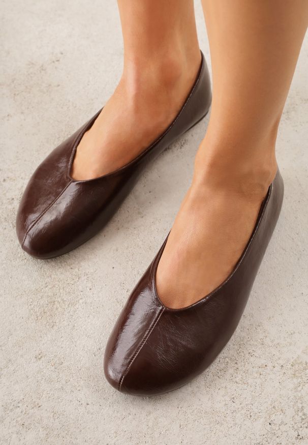 Born2be - Brązowe Minimalistyczne Balerinki z Okrągłym Noskiem Katara. Okazja: na co dzień, na spotkanie biznesowe, do pracy. Nosek buta: okrągły. Kolor: brązowy. Materiał: jeans. Wzór: gładki. Styl: casual, biznesowy, elegancki