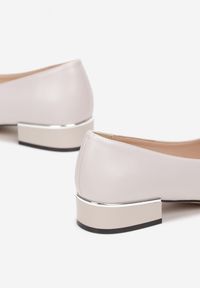 Born2be - Szare Czółenka na Płaskim Obcasie z Metaliczną Wstawką Kamre. Kolor: szary. Obcas: na obcasie. Styl: klasyczny. Wysokość obcasa: niski #5