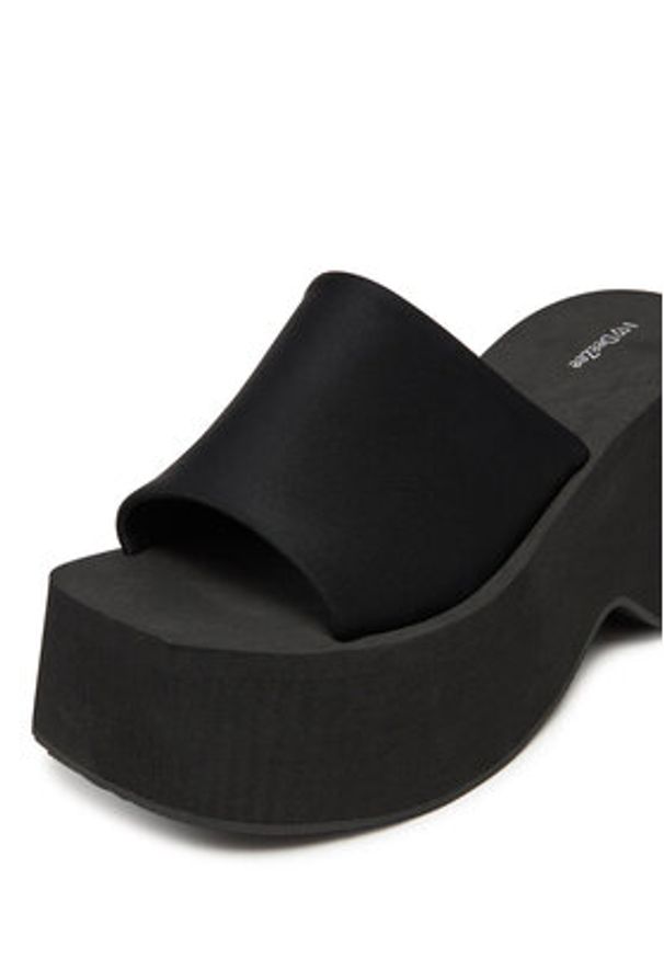 DeeZee Klapki E2485-1 Czarny. Kolor: czarny. Materiał: materiał