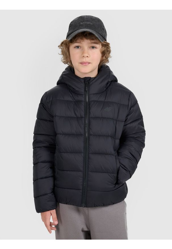 4f - 4F Kurtka puchowa z wypełnieniem syntetycznym dziecięca - czarna 134 (8-9 lat). Okazja: na co dzień. Typ kołnierza: kaptur. Kolor: czarny. Materiał: syntetyk, puch. Sezon: lato. Styl: klasyczny, casual, sportowy
