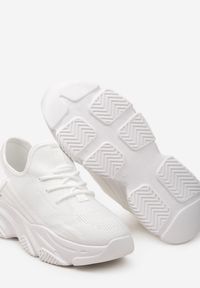 Born2be - Białe Sneakersy z Tłoczoną Podeszwą i Elastyczną Cholewką Nwheite. Zapięcie: bez zapięcia. Kolor: biały. Szerokość cholewki: normalna #4
