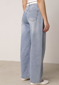 Born2be - Niebieskie Jeansy z Bawełną o Kroju Balloon z Wysokim Stanem Palosa. Okazja: na co dzień, na spotkanie biznesowe, do pracy. Stan: podwyższony. Kolor: niebieski. Wzór: koronka. Styl: casual, biznesowy #4