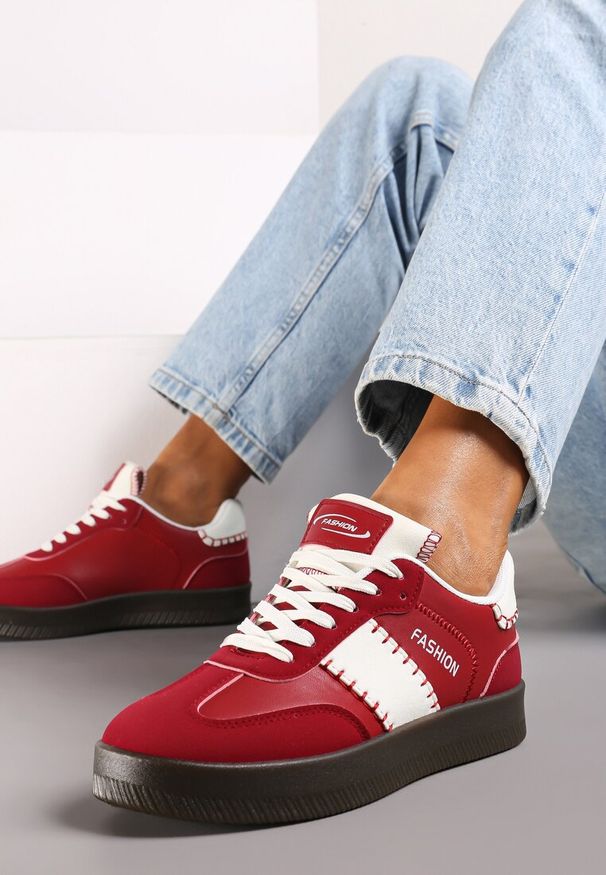 Born2be - Czerwone Sneakersy na Grubej Podeszwie z Kontrastującymi Wstawkami i Wywiniętym Językiem Mirinae. Nosek buta: okrągły. Zapięcie: sznurówki. Kolor: czerwony. Materiał: materiał. Obcas: na obcasie. Wysokość obcasa: niski