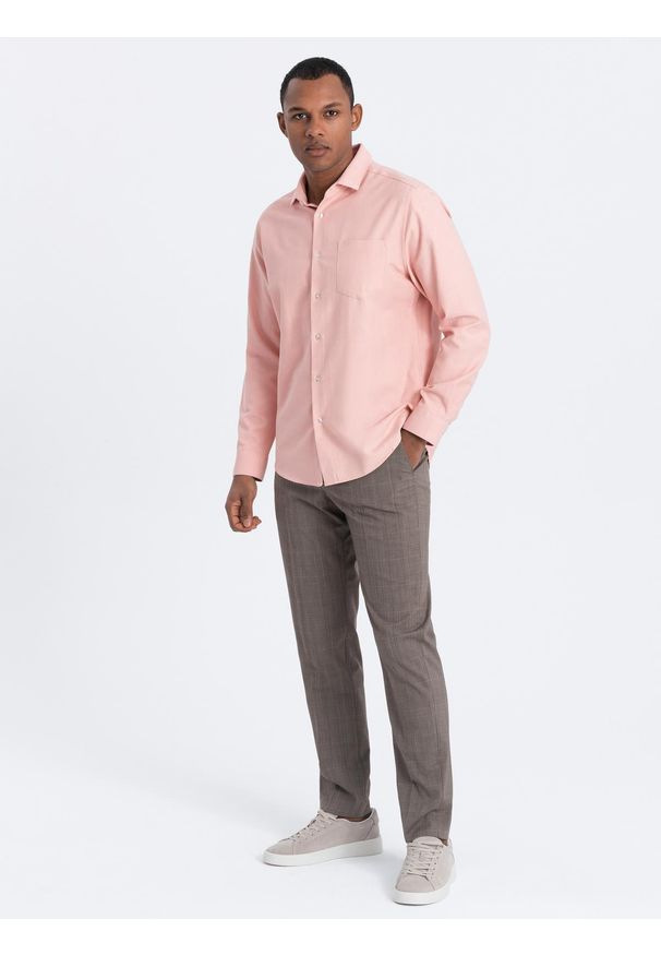Ombre Clothing - Męska koszula z kieszenią REGULAR FIT - różowa V5 OM-SHCS-0148 - XXL. Kolor: różowy. Materiał: bawełna, poliester. Długość rękawa: długi rękaw. Długość: długie