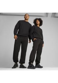 Puma - Spodnie dresowe unisex Essentials Elevated PUMA Black. Kolor: czarny. Materiał: dresówka. Sport: turystyka piesza
