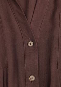 Born2be - Brązowa Bawełniana Sukienka Koszulowa z Paskiem i Regulowanymi Rękawami Sadevia. Okazja: do pracy, na co dzień, na spotkanie biznesowe, na spacer. Kolor: brązowy. Materiał: bawełna. Typ sukienki: koszulowe. Styl: elegancki, biznesowy, klasyczny, casual. Długość: midi #3