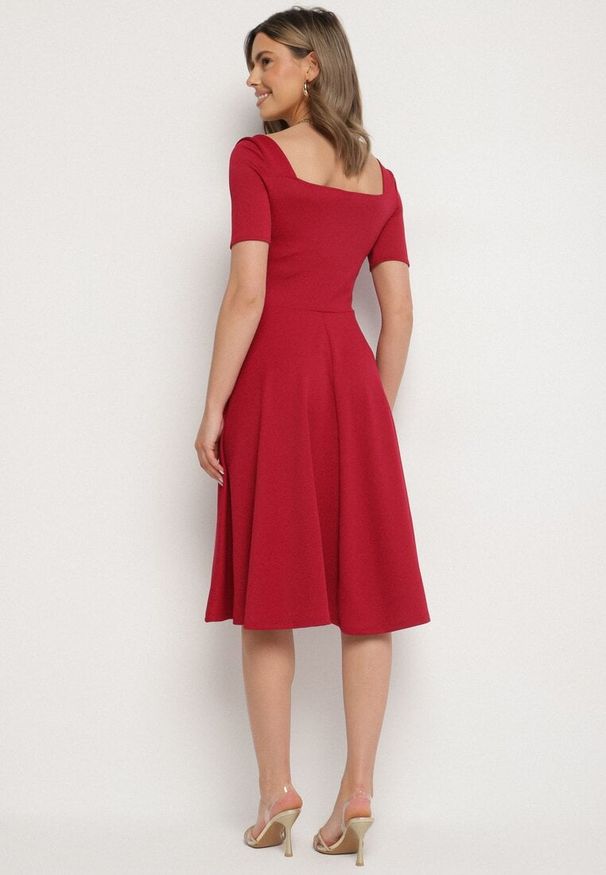 Born2be - Bordowa Sukienka z Bufiastymi Rękawami Nerilune. Kolor: czerwony. Styl: klasyczny, elegancki