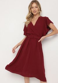 Born2be - Bordowa Sukienka z Kopertowym Dekoltem i Paskiem Sizuee. Kolor: czerwony. Typ sukienki: kopertowe #7