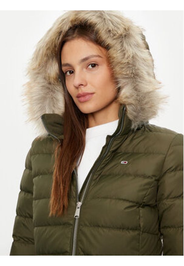 Tommy Jeans Kurtka puchowa Essential DW0DW18864 Zielony Slim Fit. Kolor: zielony. Materiał: syntetyk. Sezon: zima