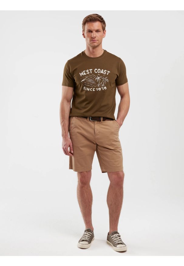 Big-Star - Koszulka męska z nadrukiem khaki Reddrez 303. Kolor: zielony. Materiał: materiał, dzianina, bawełna, jeans. Wzór: nadruk. Sezon: lato. Styl: klasyczny, wakacyjny