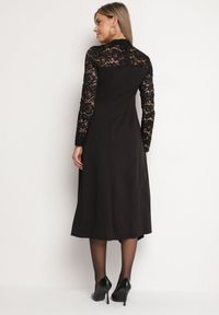 Born2be - Czarna Rozkloszowana Sukienka z Koronką i Stójką Edanith. Okazja: na co dzień. Typ kołnierza: kołnierzyk stójkowy. Kolor: czarny. Materiał: koronka. Długość rękawa: długi rękaw. Wzór: koronka. Typ sukienki: proste. Styl: wizytowy, casual #2