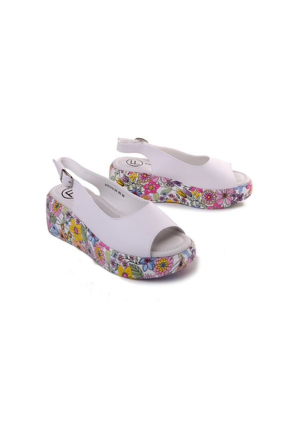 Filippo DS7579/26 WH Biały, sandały damskie. Zapięcie: sprzączka. Kolor: biały. Materiał: skóra. Obcas: na koturnie