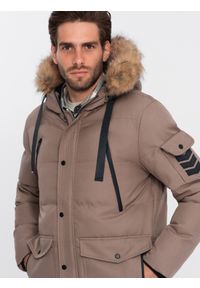 Ombre Clothing - Kurtka męska parka zimowa - jasnobrązowa V6 OM-JALJ-0132 - M. Kolor: brązowy. Materiał: poliester, futro. Długość: długie. Wzór: aplikacja. Sezon: zima #10