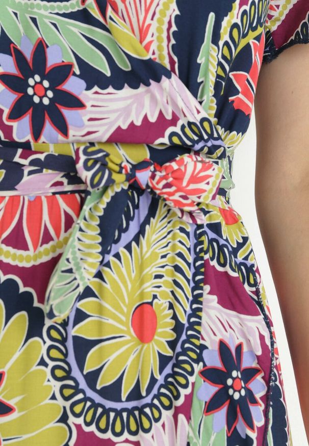 Born2be - Różowo-Fioletowa Bawełniana Sukienka Maxi z Kopertowym Dekoltem i Materiałowym Paskiem Nadalynn. Kolor: różowy. Materiał: bawełna, materiał. Sezon: wiosna, lato. Typ sukienki: kopertowe. Długość: maxi