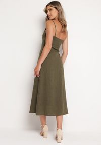 Born2be - Zielona Sukienka o Rozkloszowanym Kroju na Ramiączkach Naouise. Okazja: na wesele, na randkę, na ślub cywilny. Typ kołnierza: dekolt w kształcie V. Kolor: zielony. Materiał: lakier, tkanina. Długość rękawa: na ramiączkach. Sezon: lato. Typ sukienki: rozkloszowane, oversize #2