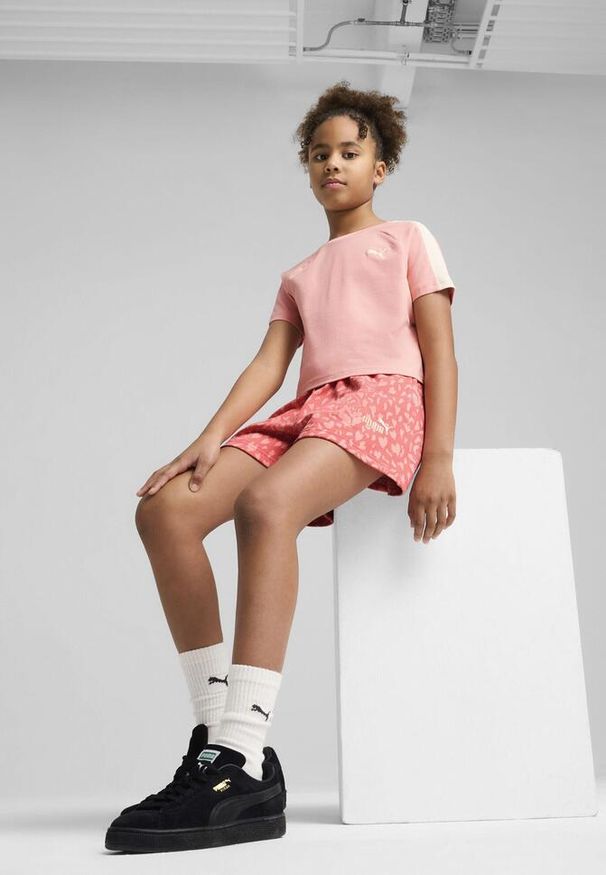 Puma - Młodzieżowe szorty Flaming Love z wysokim stanem PUMA Peach Frost Red. Stan: podwyższony. Kolor: czerwony. Wzór: nadruk