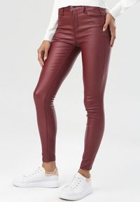 Born2be - Bordowe Spodnie Skinny Metilira. Kolor: czerwony #1
