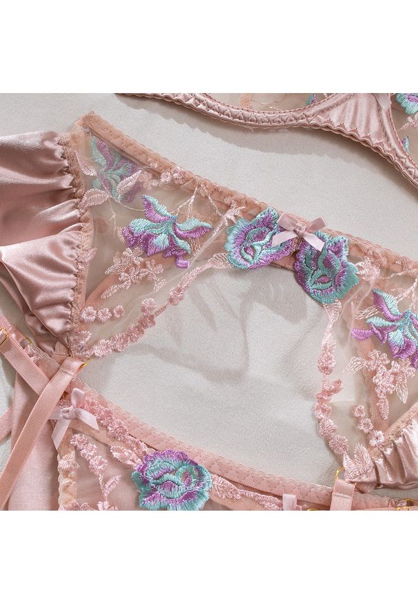 Intica - Komplet bielizny z koronkową aplikacją i paskami Sigtrud. Materiał: koronka. Wzór: aplikacja