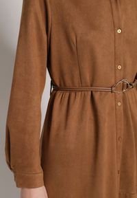 Born2be - Brązowa Wiskozowa Koszulowa Sukienka o Rozkloszowanym Kroju z Paskiem Retirna. Okazja: na co dzień. Kolor: brązowy. Materiał: wiskoza. Typ sukienki: koszulowe. Styl: casual, klasyczny #3