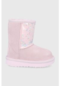 Ugg - UGG śniegowce skórzane dziecięce Classic II Clear Glitter kolor różowy. Nosek buta: okrągły. Kolor: różowy. Materiał: skóra