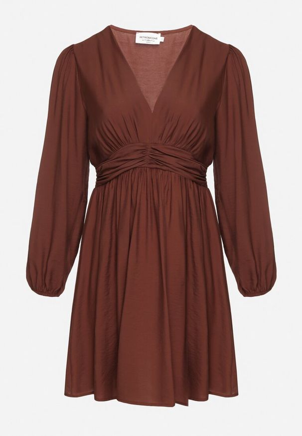 Born2be - Brązowa Rozkloszowana Sukienka z Marszczeniem w Talii i Dekoltem w Serek Salindea. Okazja: na co dzień. Typ kołnierza: dekolt w serek. Kolekcja: plus size. Kolor: brązowy. Długość rękawa: długi rękaw. Typ sukienki: dla puszystych. Styl: casual, elegancki