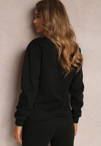 Renee - Czarna Bluza Hullu. Okazja: na co dzień. Kolor: czarny. Materiał: jeans, polar, dzianina, materiał. Długość rękawa: długi rękaw. Długość: długie. Wzór: jednolity, gładki, prążki. Sezon: jesień, zima. Styl: klasyczny, casual