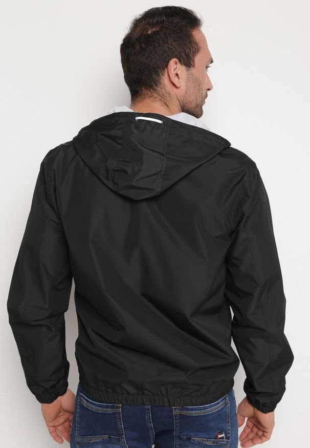 Born2be - Czarna Kurtka Wiatrówka z Kapturem i Kieszeniami Maeven. Typ kołnierza: kaptur. Kolor: czarny. Materiał: tkanina