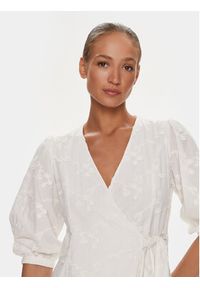 Selected Femme Sukienka 16089220 Biały Regular Fit. Kolor: biały. Materiał: bawełna #6