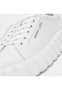 Wittchen - Damskie sneakersy skórzane na grubej podeszwie proste białe. Nosek buta: okrągły. Kolor: biały. Materiał: skóra. Sezon: wiosna, jesień, lato. Obcas: na platformie #4