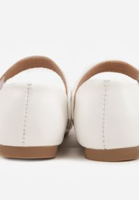 Born2be - Białe Balerinki Zapinane na Rzep z Ozdobą Motylkiem Adola. Okazja: na co dzień. Zapięcie: rzepy. Kolor: biały. Materiał: jeans. Wzór: aplikacja. Styl: casual, elegancki #4