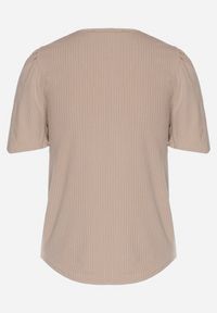 Born2be - Ciemnobeżowy Prążkowany T-shirt z Zakładkami przy Rękawach Kolanovia. Okazja: na co dzień. Kolor: beżowy. Materiał: prążkowany. Styl: casual #5