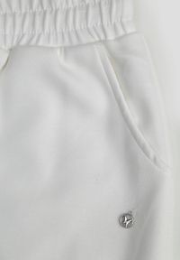 Renee - Białe Sportowe Spodnie Typu Jogger High Waist ze Ściągaczem w Talii Isirona. Okazja: na co dzień. Stan: podwyższony. Kolor: biały. Długość: krótkie. Styl: sportowy #5