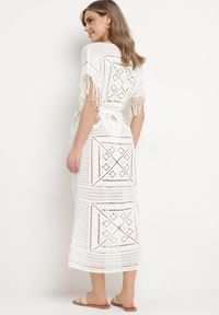 Born2be - Biała Pudełkowa Sukienka Maxi z Szydełkowej Tkaniny z Frędzelkami Sasori. Okazja: na co dzień. Kolor: biały. Materiał: tkanina. Długość rękawa: krótki rękaw. Styl: casual. Długość: maxi #5