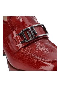 Czerwone Półbuty Hispanitas Buty Na Słupku. Okazja: na co dzień. Zapięcie: klamry. Kolor: czerwony. Materiał: skóra, lakier. Wzór: geometria. Obcas: na słupku. Styl: casual. Wysokość obcasa: średni #3