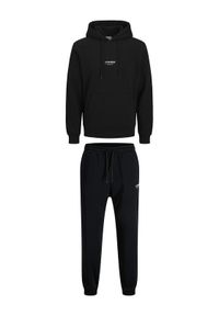 Jack & Jones - Jack&Jones Dres Soho 12288673 Czarny Relaxed Fit. Kolor: czarny. Materiał: bawełna
