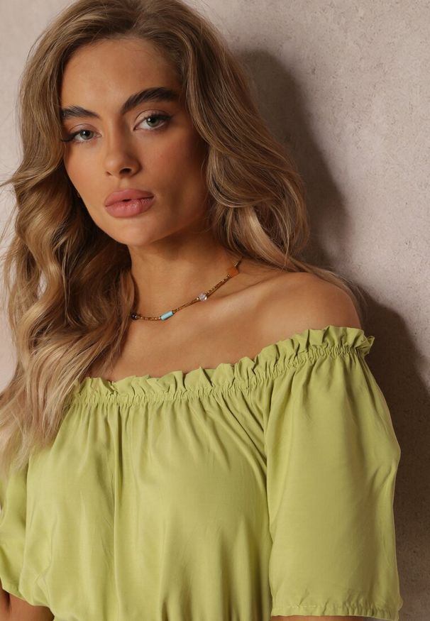 Renee - Zielona Sukienka Maxi Hiszpanka z Wiskozy Millore. Typ kołnierza: dekolt hiszpanka. Kolor: zielony. Materiał: wiskoza. Wzór: aplikacja, ażurowy. Długość: maxi