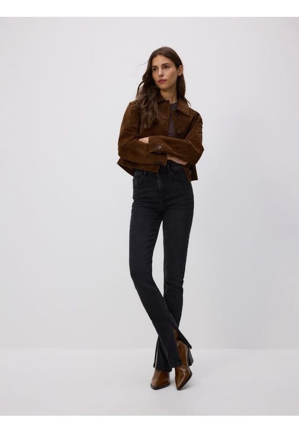 Reserved - Jeansy slim fit z rozcięciem - czarny. Kolor: czarny