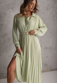 Renee - Zielona Koszulowa Sukienka z Plisowanymi Zdobieniami i Paskiem z Klamrą Efrivelle. Okazja: na co dzień. Kolor: zielony. Długość rękawa: długi rękaw. Wzór: aplikacja. Typ sukienki: koszulowe. Styl: casual, elegancki, klasyczny #1